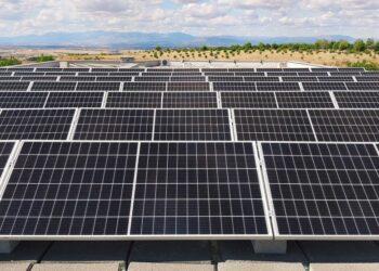 Foto de Paneles solares en colegio Miramadrid