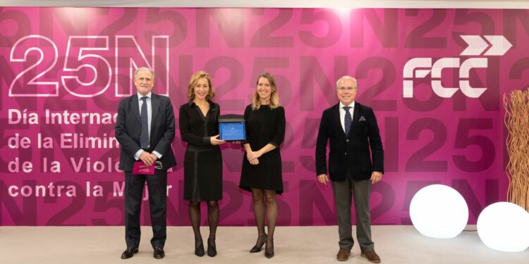 Foto de FCC premia a ONU Mujeres y a la Real Federación Española de