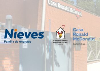 Foto de Nieves Energía con Fundación Ronald McDonald para facilitar